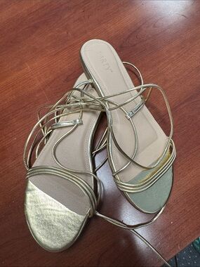 Party gold metallic gladiator sandals size 10 // 061305